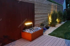 عناصر مياه للحديقة في الفناء الخلفي، وعاء مياه مربع معدني كورتن، مكعب فولاذي، نافورة مياه مع مضخة