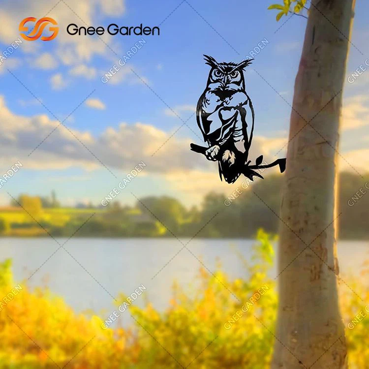 كورتين البومة المعدنية صورة ظلية مستقرة